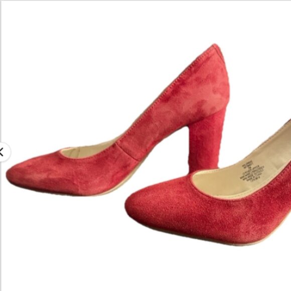 Anne Klein Red Suede Shoes Block Heels Size 7 & Red Scarf + Straw Bag Bundle - Picture 2 of 9